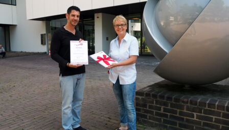 Übergabe der Urkunde am GENO-Haus