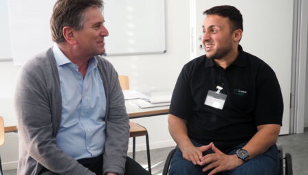 Manne Lucha im Gespräch mit einem nueva Befrager